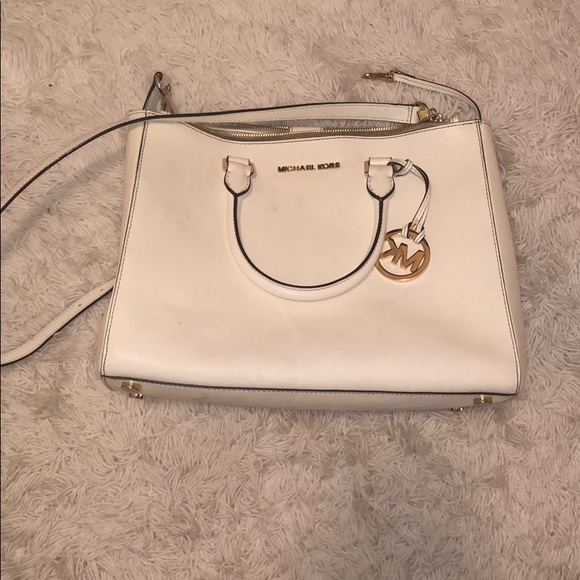 MK bag FREE w/ $300 purchase! - Picture 1 of 7